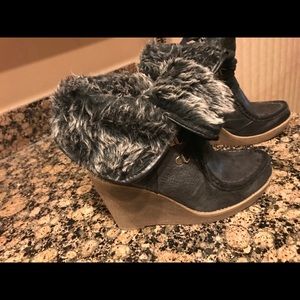 Fur Wedges
